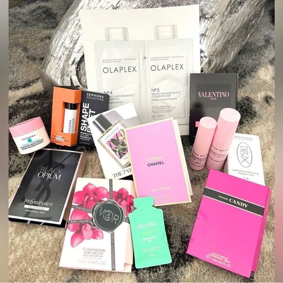 LUNAR BAG SAMPLES -13 PIECES. SKIN CARE ,MAKE UP HAIR CARE AND FRAGRANCE - Picture 1 of 9